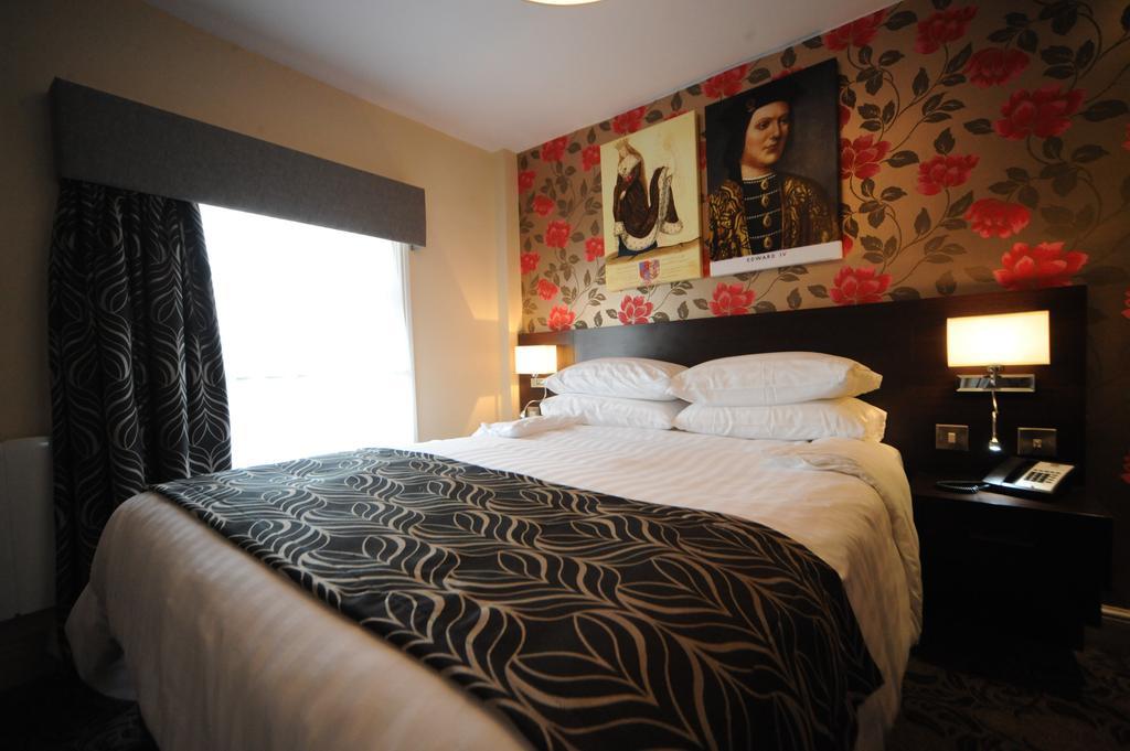 The Bull Hotel Stony Stratford Habitación foto