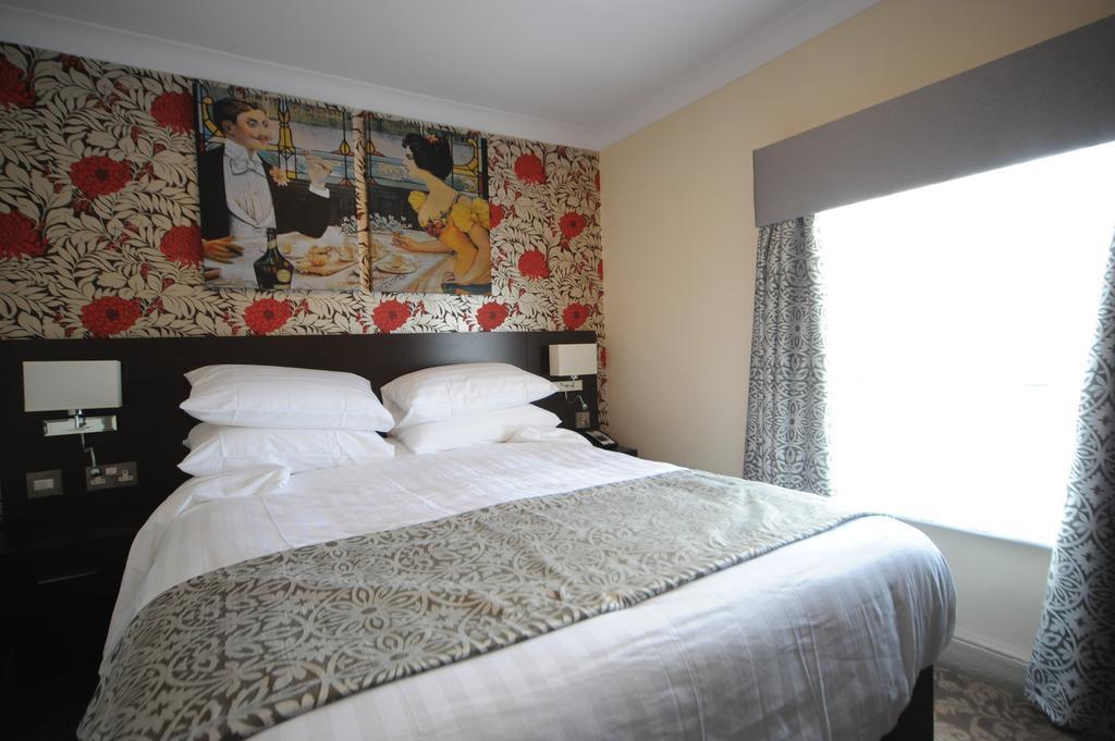 The Bull Hotel Stony Stratford Habitación foto