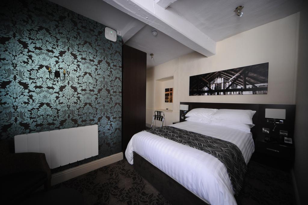 The Bull Hotel Stony Stratford Habitación foto